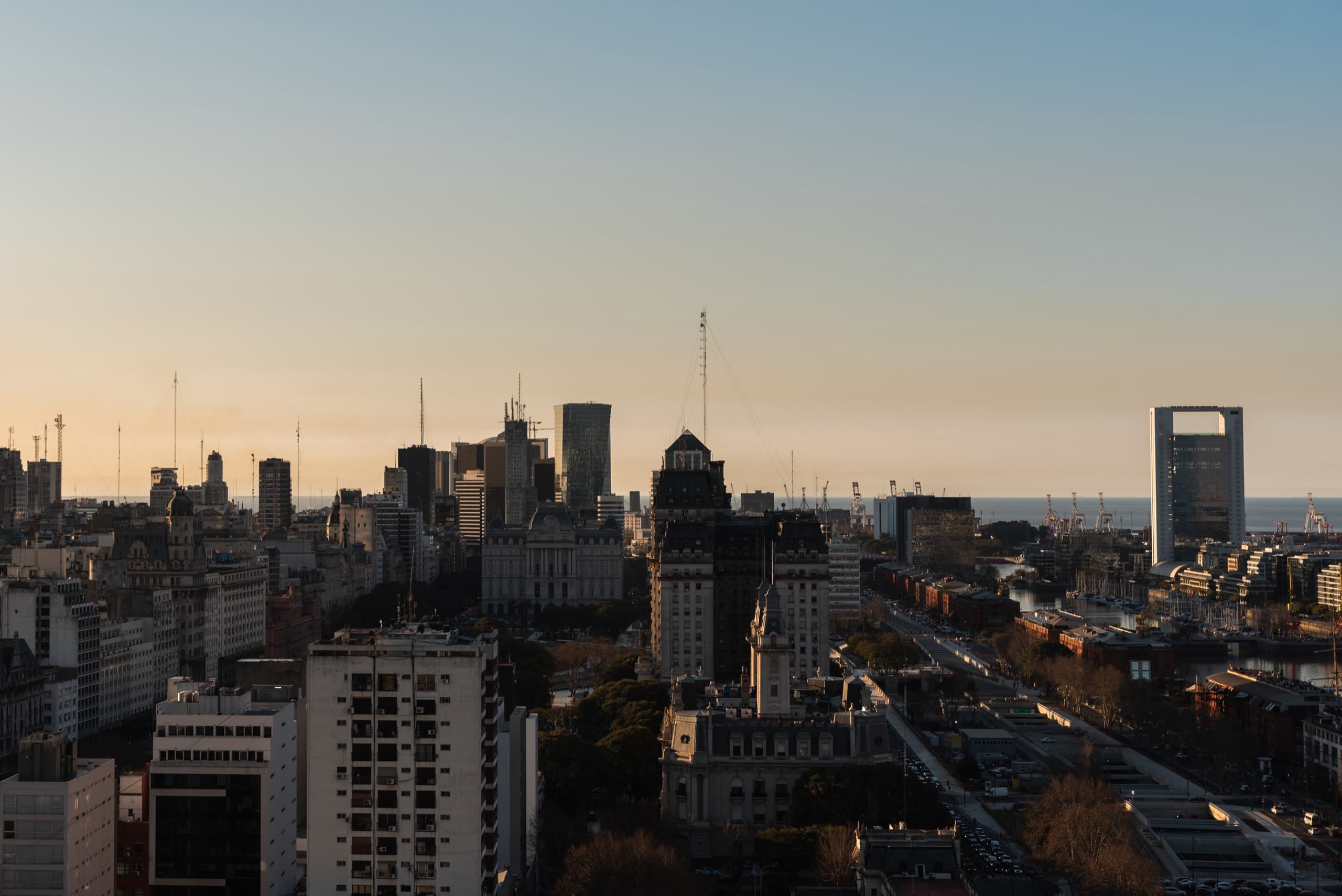 Skyline de Buenos Aires al atardecer